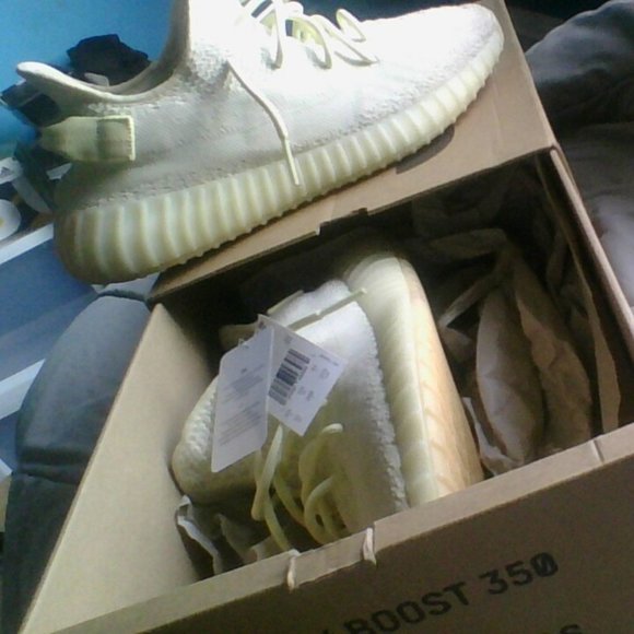 YEEZY BOOST 350 V2 (BUTTER) [TRADES ONLY!!] - Picture 1 of 7